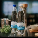 Etiketiga veepudelid