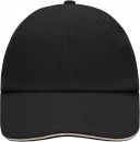 Klassikaline nokamüts kontrastse detailiga