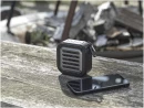 Solo 3 W:n IPX5 RCS -kierrätetystä muovista valmistettu, aurinkoenergialla toimiva Bluetooth®-kaiutin jousihaalla