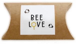 Mehiläispommi paperilaatikossa