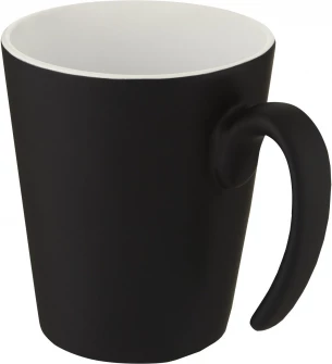 Keraaminen muki kahvalla