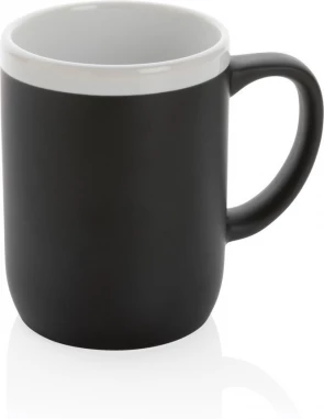 Keraaminen muki valkoisella reunuksella