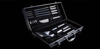 12 kpl grillaussetti alumiinirasiassa, hopea