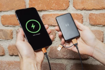 RCS kierrätysmuovista valmistettu 5.000 mAh 5W langaton virtalähde