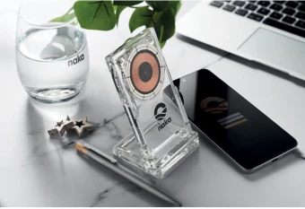 Akrüülist 15W juhtmevaba laadija Cryl