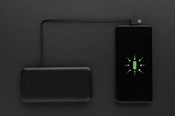 Lockhart RCS kierrätysmuovista valmistettu 10.000 mAh virtapankki integroiduilla kaapeleilla