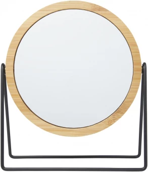 Bambusest seisev Hyrra peegel