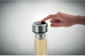 Pullo kosketuslämpömittarilla