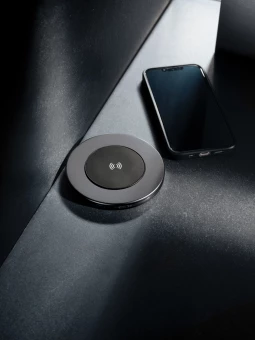 Terra RCS kierrätysalumiinista valmistettu 10W langaton laturi