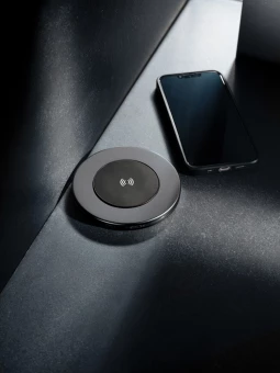 Terra RCS kierrätysalumiinista valmistettu 10W langaton laturi