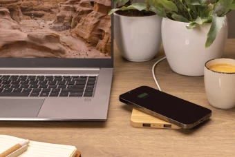 Bambuinen 10W langaton USB-laturi