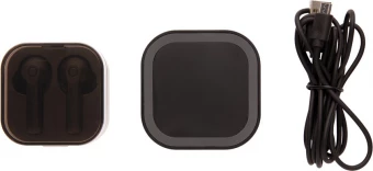 TWS-kuulokkeet langattomassa latauskotelossa