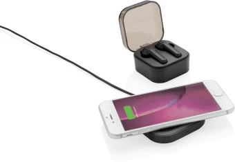 TWS-kuulokkeet langattomassa latauskotelossa