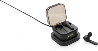 TWS-kuulokkeet langattomassa latauskotelossa