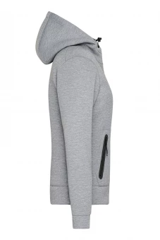 Kapuutsiga jope, millel on moekad detailid ja melange välimus