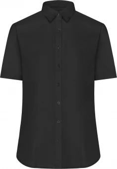 Kergesti hooldatavatest materjalidest valmistatud klassikaline särk