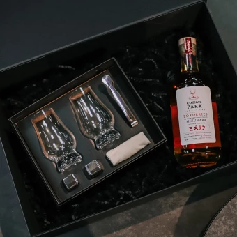 Klaaside komplekt koos eksklusiivse konjakiga
