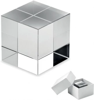 Klaasist kuubiktrofee Kubeward