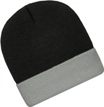 Klassikaline kootud müts kontrastse äärega