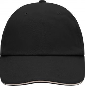 Klassikaline nokamüts kontrastse detailiga