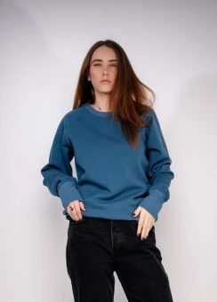 Klassikaline ümarkaelusega pusa