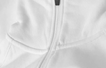 Kõrge kaelusega pusa naistele