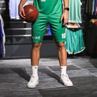 Korvpallipüksid oma kujundusega