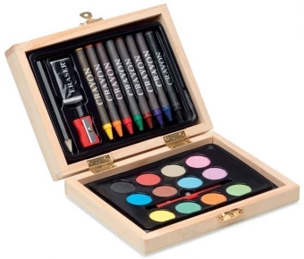 Maalaussetti puulaatikossa