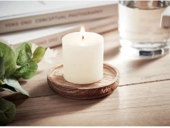 Küünal alusega Pentas