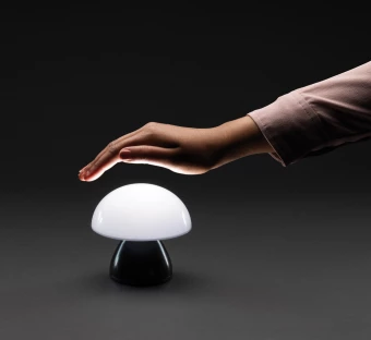 Luming RCS kierrätysmuovista valmistettu USB-ladattava pöytävalaisin