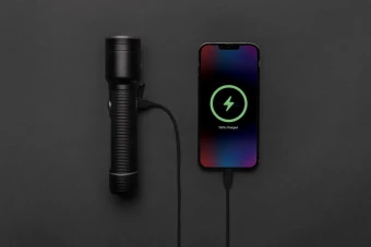 RCS kierrätetystä alumiinista valmistettu USB-ladattava taskulamppu