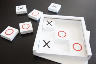 FSC® Deluxe Tic Tac Toe spēle