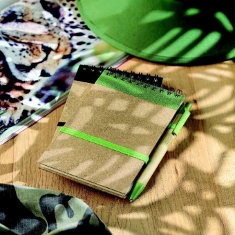 Kierrätyspaperista tehty muistikirja + kynä