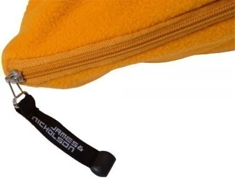 Mitmekülgse kasutusega fliistekk vabaks ajaks ja autosse