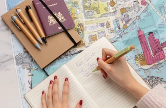 Bambusa pildspalva ar kviešu salmu klipsi