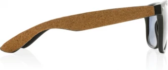 GRS kierrätetystä PC-muovista ja korkista valmistetut aurinkolasit