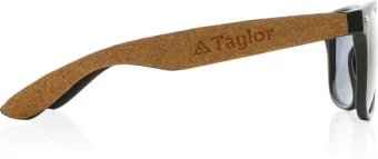 GRS kierrätetystä PC-muovista ja korkista valmistetut aurinkolasit