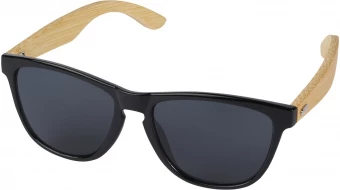 Sun Ray -aurinkolasit kierrätetystä muovista ja bambusta