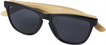 Sun Ray -aurinkolasit kierrätetystä muovista ja bambusta