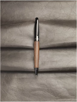 Loure puukoteloinen kuulakärkikynä