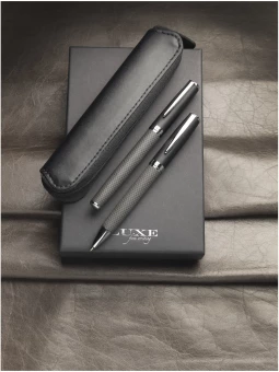 Carbon-lahjasetti, kaksi kynää ja pussi