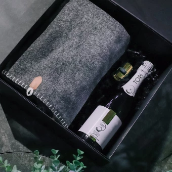 Pehme pleed koos eestimaise vahuveiniga