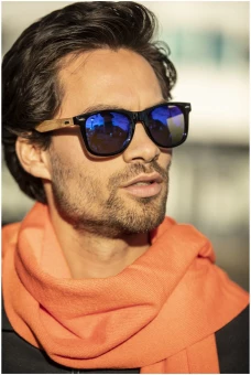 Hiru rPET/puu polarisoidut peililasit lahjapakkauksessa