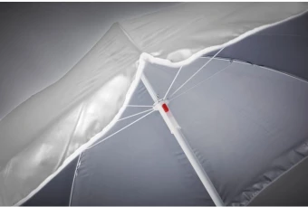 Portable sun shade umbrella in 210T polyester with inner UV coating for instant protection (SPF 30+). Lightweight and adjustable. Portable pouch included. Ø 150 cm.