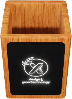 SCX.design O12 puinen kynäteline kahdella USB-lähtöliitännällä ja valaistuvalla logolla