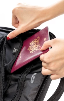 Swiss Peak AWARE™ XXL viikonloppureppu, musta