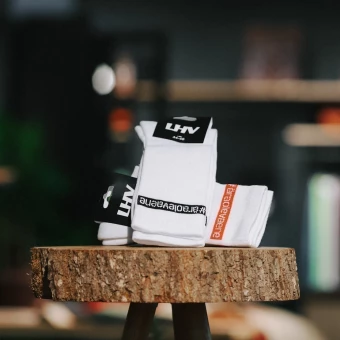 Sissekootud logoga klassikalised sokid