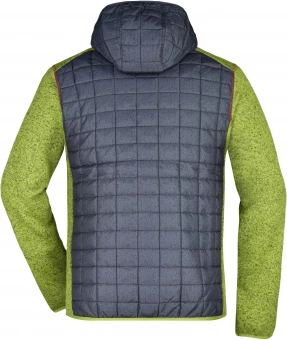 Stiilsetest materjalidest kootud fliisjakk