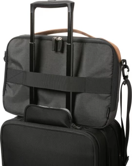 Impact AWARE™ 300D two tone deluxe 15.6" laukku