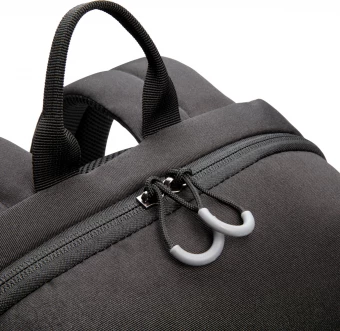 Swiss Peak AWARE™ RFID ja USB kannettavan tietokoneen reppu, musta